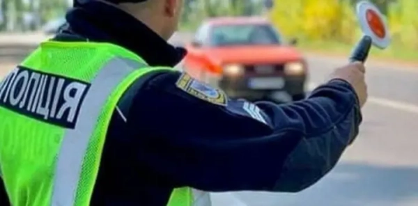 Комерція на блокпосту: у Дніпропетровській області обвинуватять службовців, які здирали кошти з водіїв