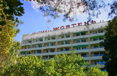 санаторій &quot;Жовтень&quot;, дерева