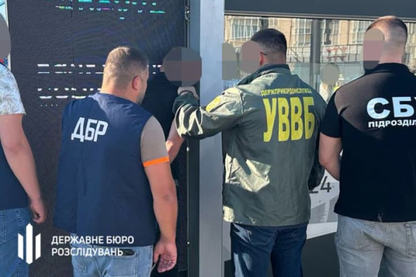На Закарпатті перекрили &quot;стежку&quot; через кордон: правоохоронець за 6 тис. доларів переправляв чоловіків до Словаччини