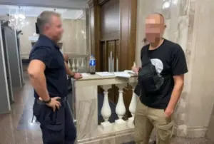 Схема на кордоні: викрито угруповання правоохоронців і військових, які переправляли…