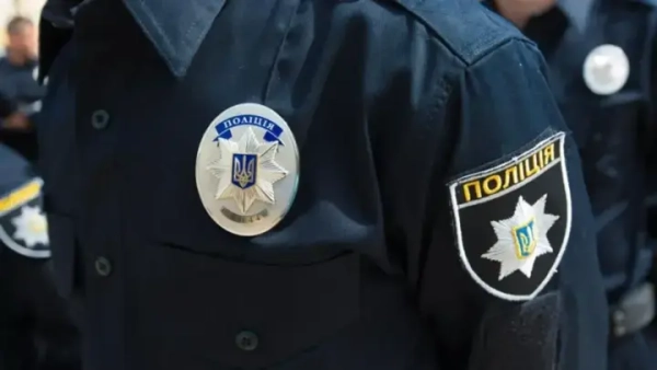 У <!--more--/>Рівному 16-річна дівчина загинула, вистрибнувши з вікна гуртожитку, розпочато розслідування – поліція” loading=”eager” decoding=”async” fetchpriority=”high” style=”color:transparent;margin:0;display:block;width:100%;height:auto” class=”block w-full h-auto max-w-full” width=”1500″ height=”844″ width=”1500″ height=”844″ /></p>
<p></span></p>
<p> У Рівному правоохоронці розслідують обставини смерті 16-річної дівчини, яка викинулася з вікна. Про це повідомляє поліція Рівненської області, передає <b>УНН</b> .</p>
<h2> Деталі</h2>
<p> Тіло дівчини знайшли біля одного з гуртожитків Рівного. Відповідне повідомлення поліція отримала сьогодні, 24 вересня, близько 19:15.</p>
<p> Поліція встановила, що 16-річна дівчина стрибнула з одного з поверхів будівлі. Вона померла від отриманих травм.</p>
</p>
<blockquote>
<p class=