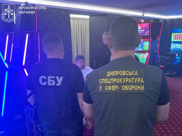 Організував схему дезертирства за 7 000 доларів: у Дніпрі затримали колишнього командира військової частини