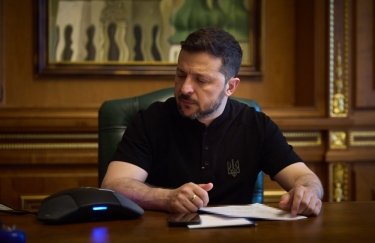 Президент підписав закон про зупинення дії деяких положень колективних договорів