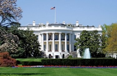Білий дім, прапор США, галявина, фонтан