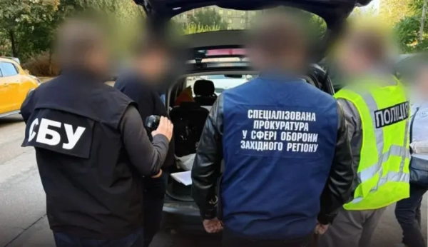 Допомогли з відстрочкою від мобілізації та виїзду за кордон: викрито чиновника Міноборони у Львівській області
