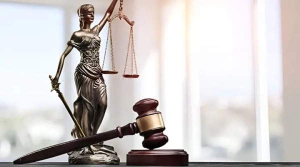 Російському судді, який відправляє полонених бійців Нацгвардії до російських в'язниць,…