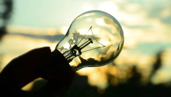 У понеділок погодинні відключення електрики торкнуться багатьох областей.