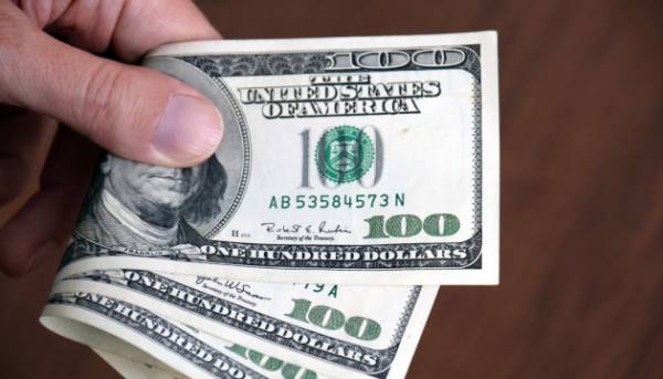 Падіння долара: Офіційний курс гривні на 26 лютого від НБУ.