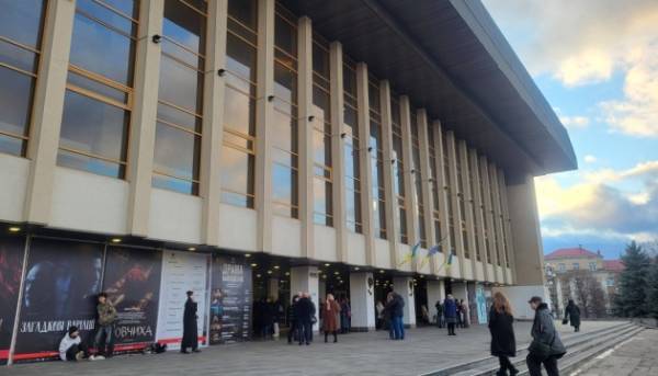 В Ужгороді розпочався міжнародний театральний форум “Драма сучасності”