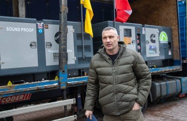 У домівки Дніпровського району Києва відновлюють подачу тепла.