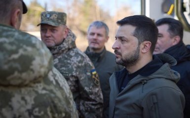 Не на часі: Зеленський відреагував на слова Залужного про обшуки СБУ.
