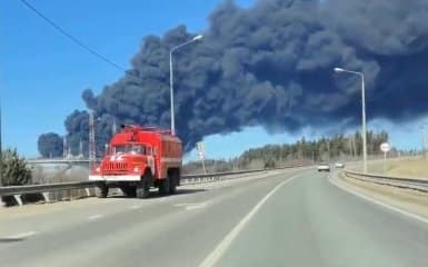 Усть-Луга: в російському порту знову пожежа, ймовірно, після удару України — відеокадри