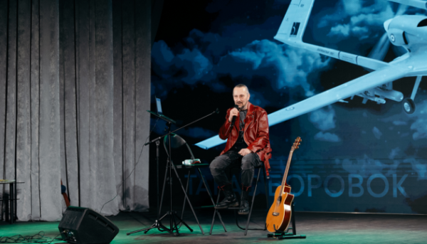 В Академії СБ України – мистецький перфоманс від українського співця, пісняра, полковника&hellip;