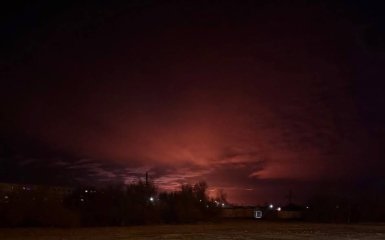 Потужні вибухи лунають у Ленінградській та Волгоградській областях — відеодокази