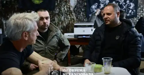 Пенн з Єрмаком навідалися до вояків 157-ї бригади в Слов’янську.