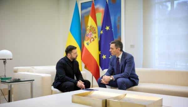 Зеленський та очільник уряду Іспанії обговорили деблокаду 90 мільярдів євро для України.