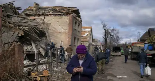Слов’янськ: евакуація зоопарку й тролейбусів завершена, проте пологові продовжують приймати пологи.