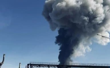 Велика пожежа в Татарстані біля ТЕЦ, нафтопереробного заводу та “Нижнекамскнефтехима” — відеокадри