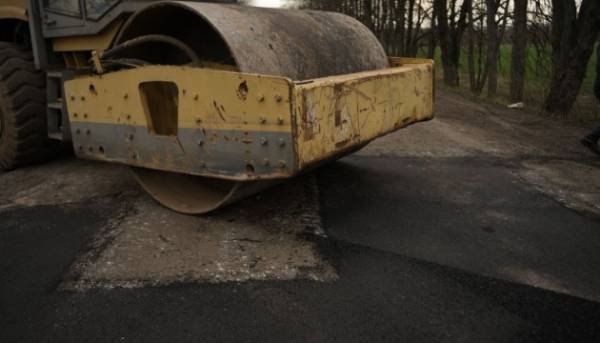 З початку року в Україні поновлено понад 5,7 млн кв. м дорожнього&hellip;