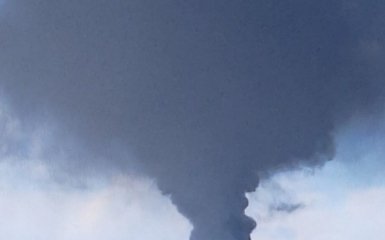 Велика пожежа охопила перекачувальну станцію “Перм” в Росії — кадри та відеозаписи