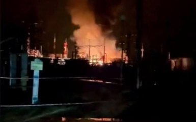 Нафтовий об’єкт горить у російському Кримську після удару безпілотників — відеозапис