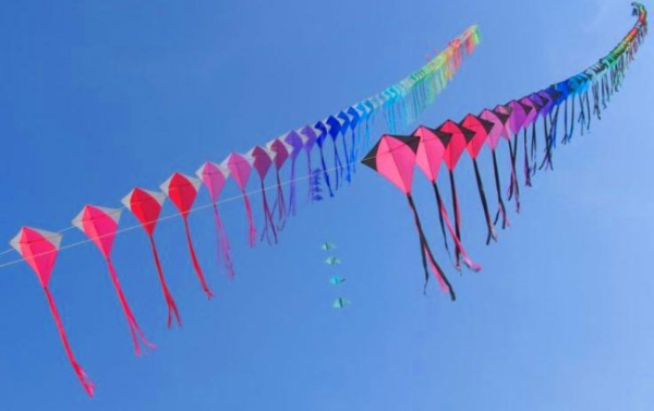 Чому найбільший фестиваль повітряних зміїв проходить у Китаї?