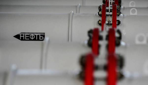 Казахстан підтвердив зупинку перекачування нафти до Німеччини через Російську Федерацію