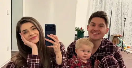 Остапчук з родиною переїздить до Канади.