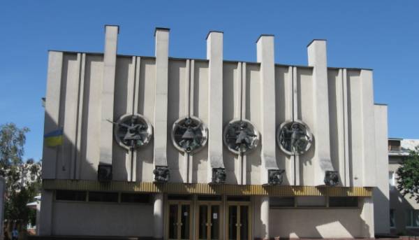 Рівненський ляльковий театр запрошує на перегляд особливої постановки для дітлахів з обмеженими&hellip;