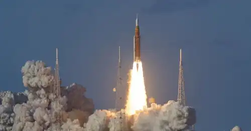 NASA здійснило вдалий старт визначної пілотованої місії Artemis II.