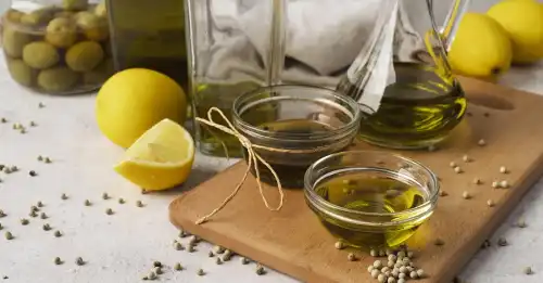 Очищення печінки маслом і лимоном: переваги, ризики та думка лікаря.