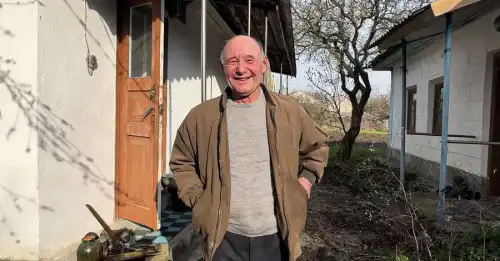 Селянин з птицею переобладнав старенькі Жигулі у пікап: Тепер з села у&hellip;