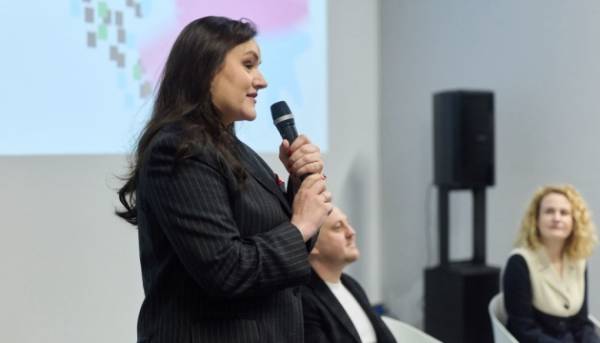 Бережна представила проєкт “Тисячовесна” кінодіячам.