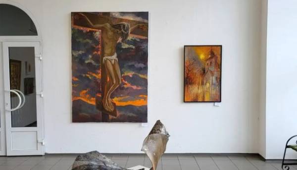 Київ: Всеукраїнська експозиція до річниці Чорнобиля відкрито.