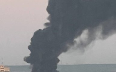 В Росії знову горить хімкомбінат після удару дронів — відеозапис