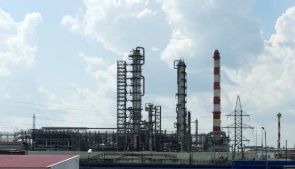 Завод з переробки нафти у Рязані зупинив діяльність після нападу українських безпілотників…