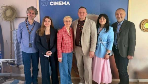 Український стенд відкрито на кіноогляді у Каннах