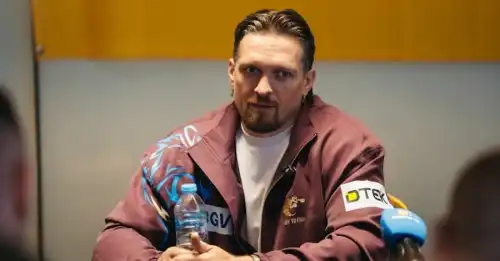 Олександр Усик поспілкувався з ветеранами енергетики ДТЕК перед боєм у Каїрі