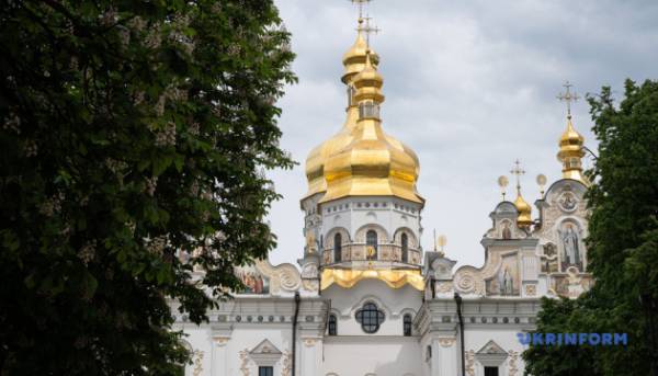 Чехія передала Києво-Печерській лаврі мобільний комплекс для оцифрування.