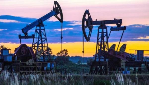 Ціна на нафту падає, оскільки ринок прогнозує спокійніший рух сировини через Ормузьку…