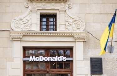 Шум і аромати від McDonald’s: протистояння на площі Ринок у Львові триває