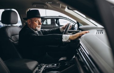 Українці знову купують Ferrari та Bentley: ринок елітних авто відроджується