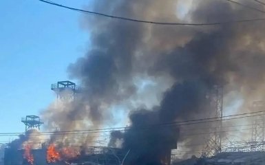 На півострові Крим та на території Російської Федерації спалахнули пожежі на військових об’єктах, що підтверджується відеоматеріалами.