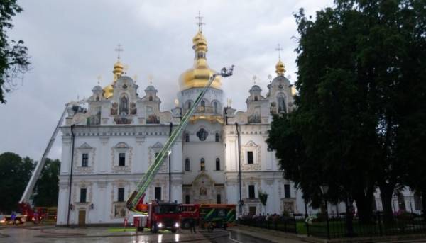 Єпископ Авраамій: Вчасна евакуація врятувала святині Лаври
