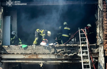 Завод відновить свою роботу вже за місяць. Фото ДСНС Київщини. / ДСНС Яготинське для дітей