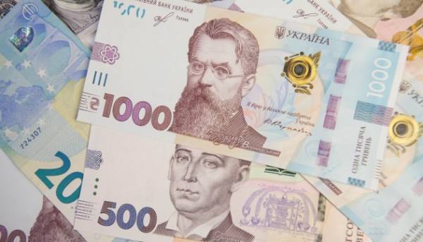 Український курс валют: весняні піки та літні передбачення