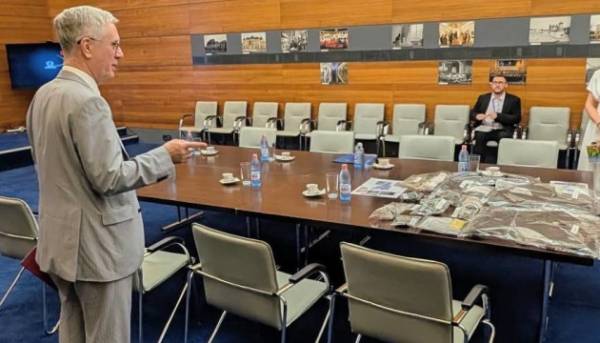 Румунія викликає свого посла в Москві на консультації та видворяє російського дипломата.