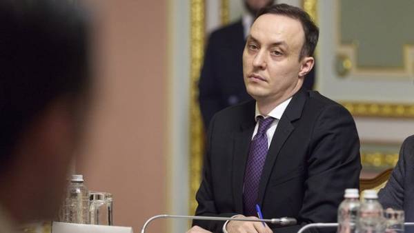 Втрата доступу до систем міжнародних переказів ускладнює фінансування російського оборонно-промислового комплексу, зазначає радник президента.