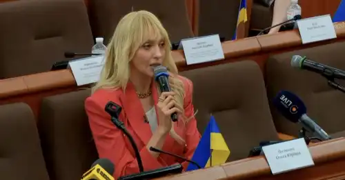 “Коли старіння стало злочином?” – Полякова відреагувала на дискусію про її зовнішній…