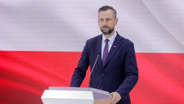 Глава оборонного відомства Польщі: Від нашої країни до війни – лічені метри,…